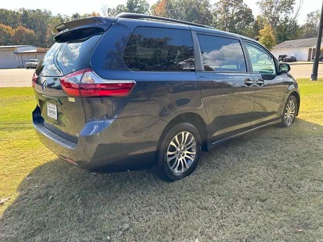 2020 Toyota Sienna XLE