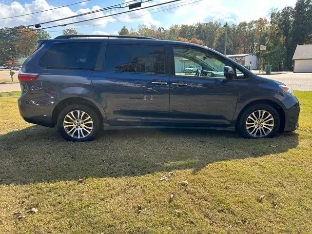 2020 Toyota Sienna XLE