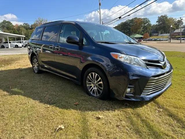 2020 Toyota Sienna XLE