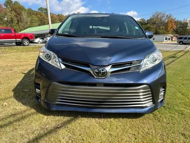 2020 Toyota Sienna XLE
