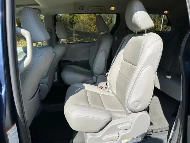2020 Toyota Sienna XLE