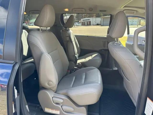 2020 Toyota Sienna XLE