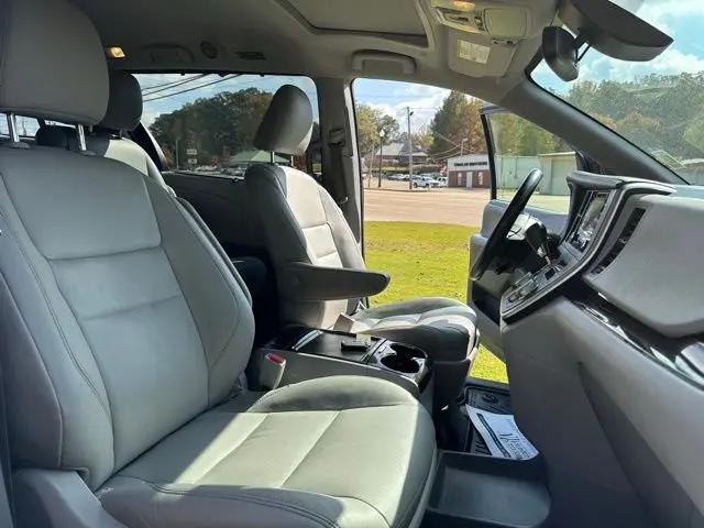 2020 Toyota Sienna XLE