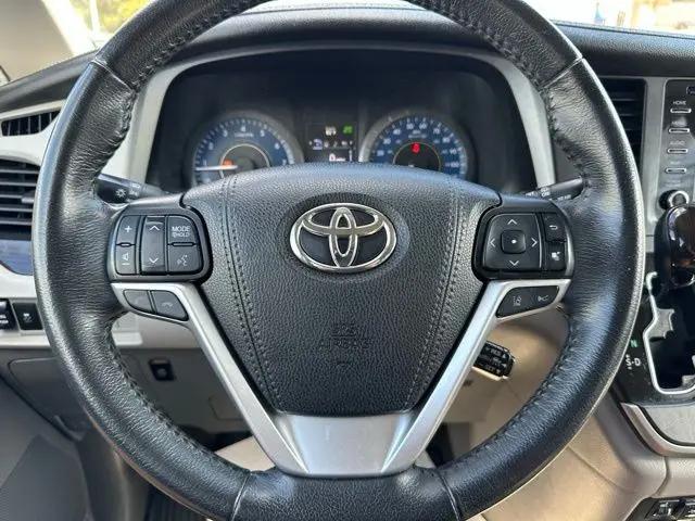 2020 Toyota Sienna XLE