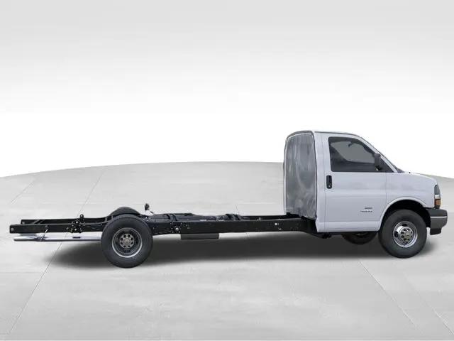 2025 Chevrolet Express Cutaway Work Van