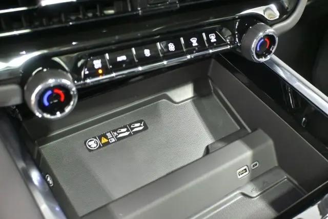 2026 Chevrolet Suburban Premier, 4WD