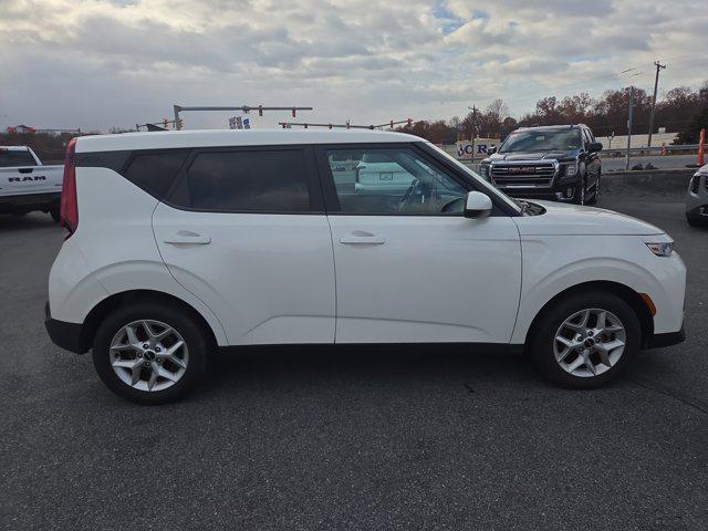 2022 Kia Soul LX 2022 Kia Soul LX