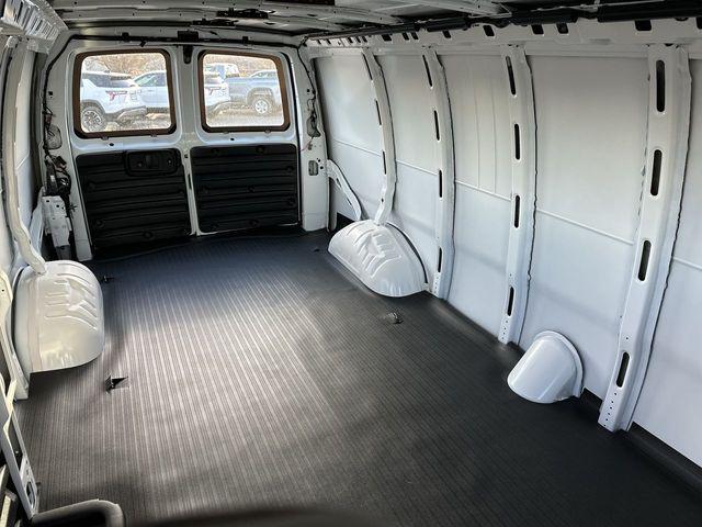 2025 Chevrolet Express Cargo Van RWD 3500 Extended Wheelbase WT