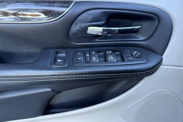 2015 Chrysler Town & Country Touring