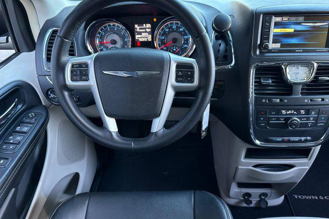 2015 Chrysler Town & Country Touring