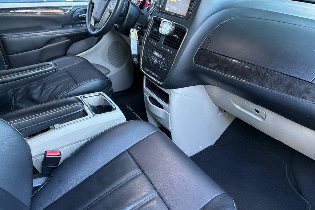 2015 Chrysler Town & Country Touring