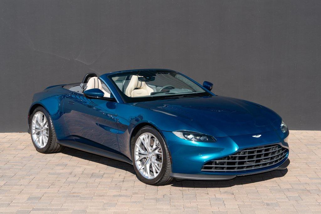 2021 Aston Martin Vantage Base's photo