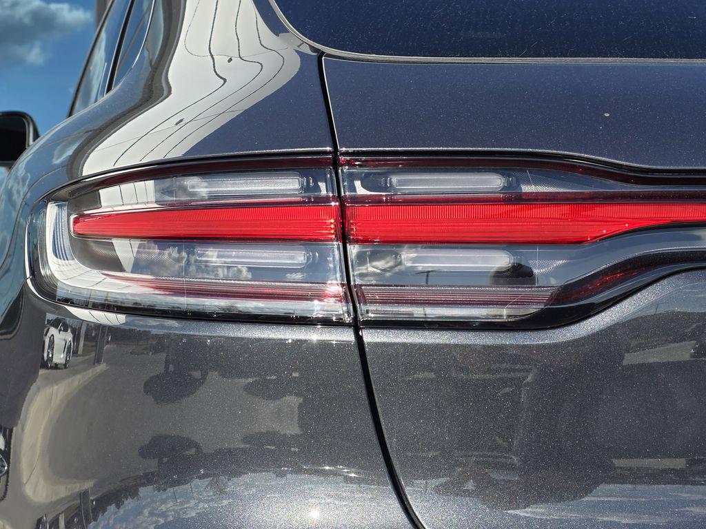 2026 Porsche Macan Base - Photo 12