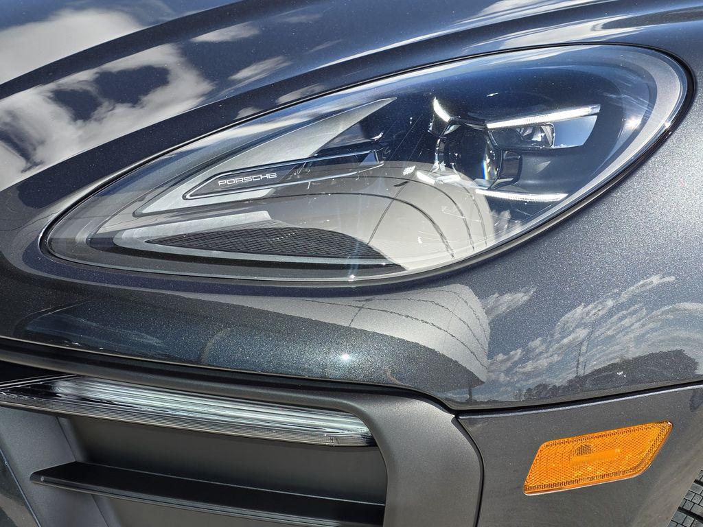 2026 Porsche Macan Base - Photo 11