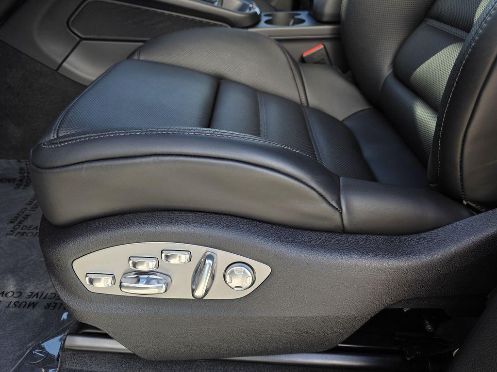 2026 Porsche Macan Base - Photo 23
