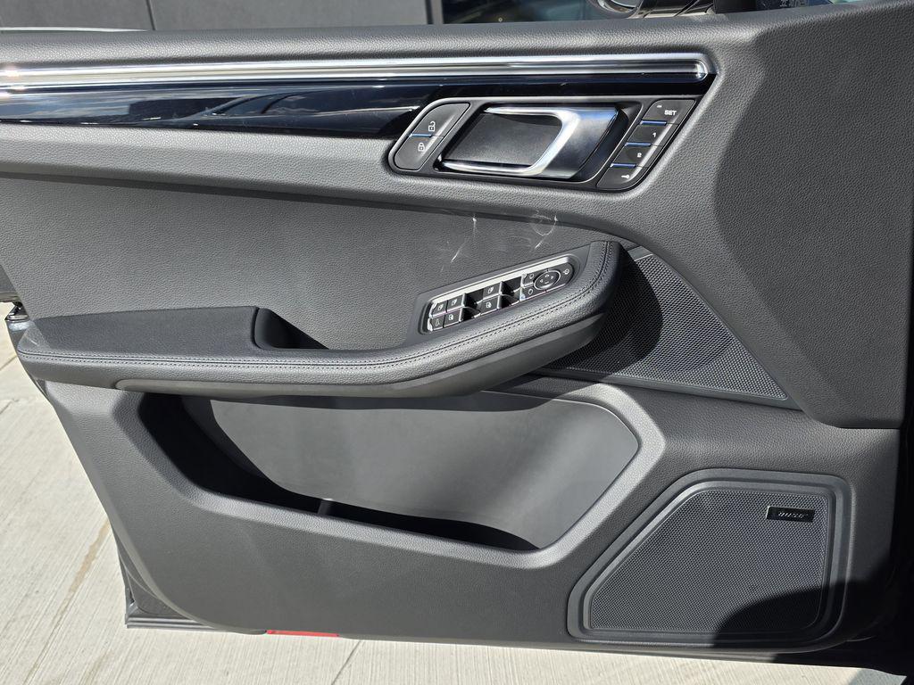2026 Porsche Macan Base - Photo 24