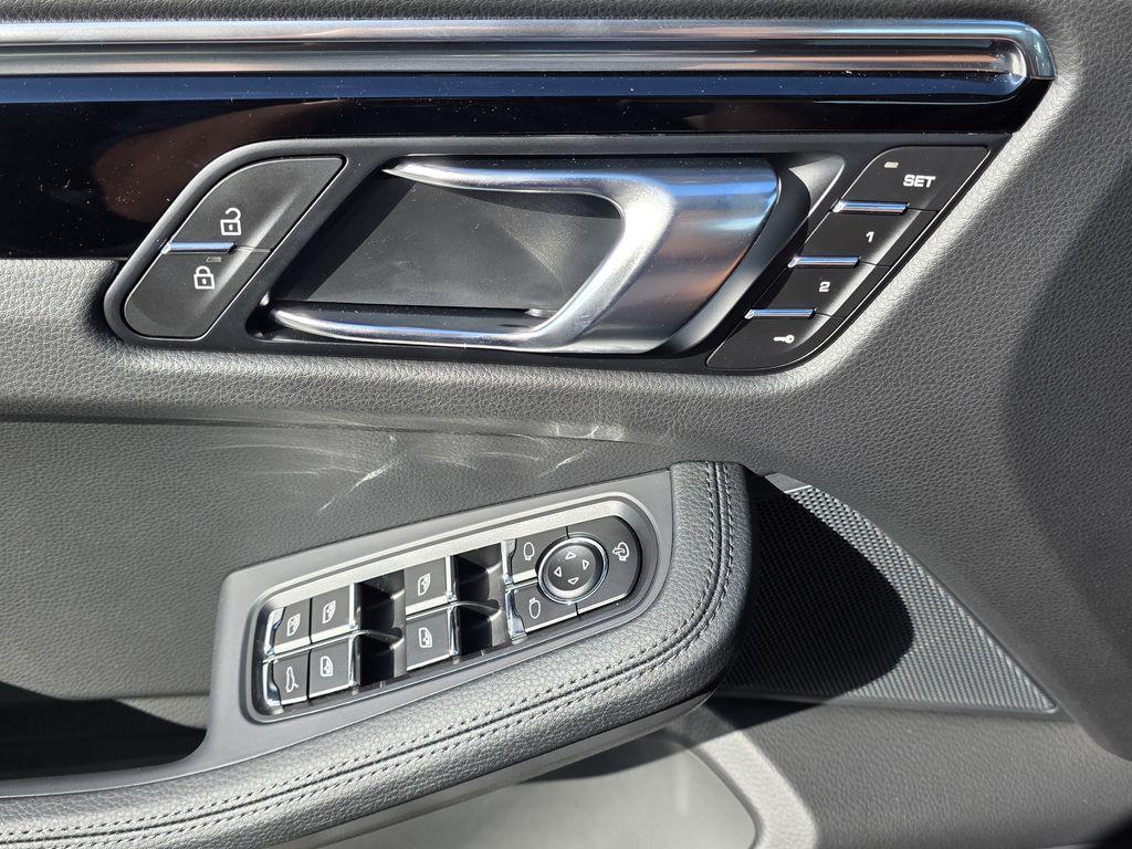 2026 Porsche Macan Base - Photo 25