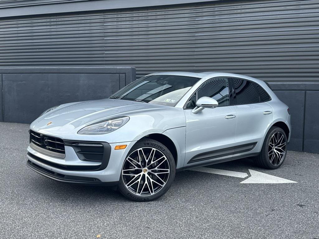 /2025 Porsche Macan