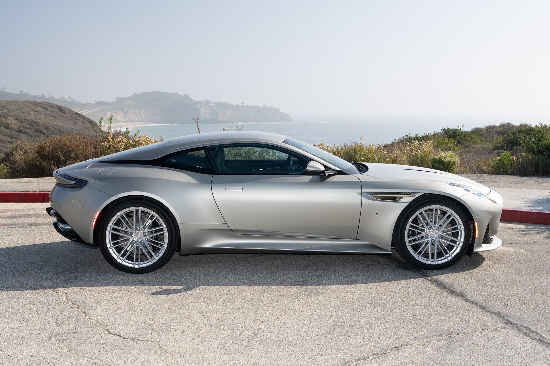 Aston Martin 2026 DB12 