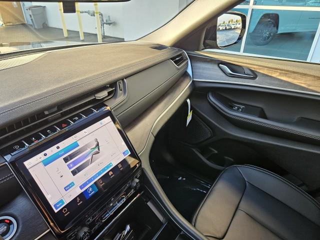 2025 Jeep Grand Cherokee L Limited 4x4