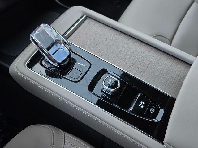 2026 Volvo XC90 Plug-In Hybrid Plus, T8 AWD, Electric/Gasoline, Bright, 7 Seats