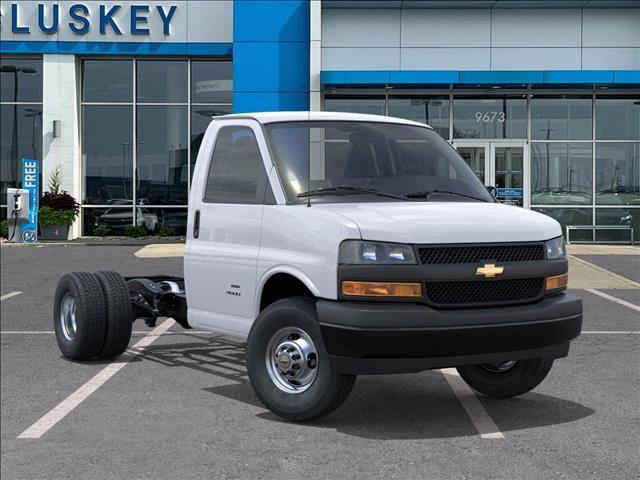 2025 Chevrolet Express Cutaway Work Van