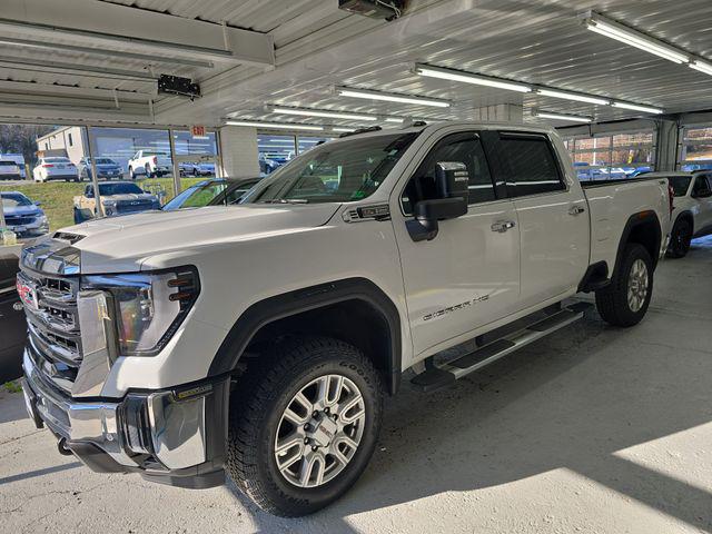 2024 GMC Sierra 2500HD 4WD Crew Cab Standard Bed SLT