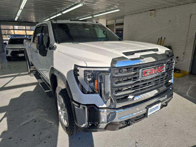 2024 GMC Sierra 2500HD 4WD Crew Cab Standard Bed SLT