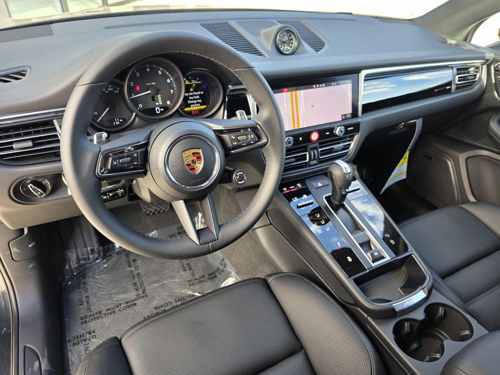 2026 Porsche Macan Base - Photo 4