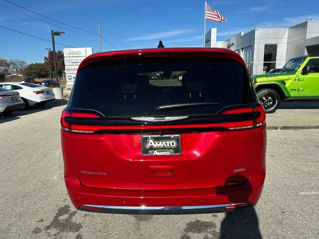 2026 Chrysler Pacifica Select AWD