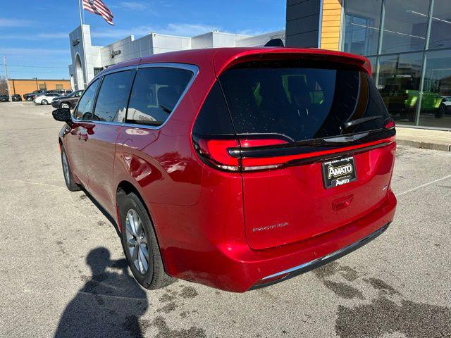2026 Chrysler Pacifica Select AWD