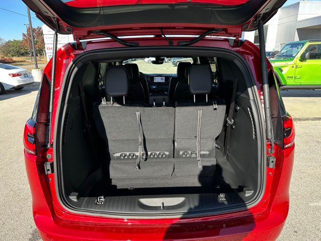 2026 Chrysler Pacifica Select AWD