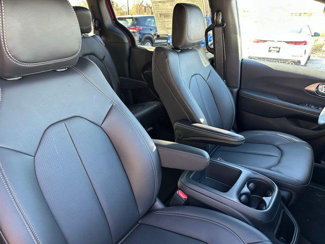 2026 Chrysler Pacifica Select AWD
