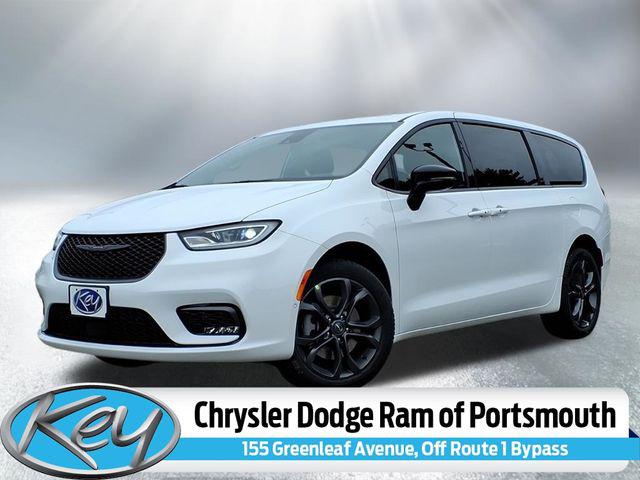 2026 Chrysler Pacifica Select AWD for sale in Portsmouth, NH