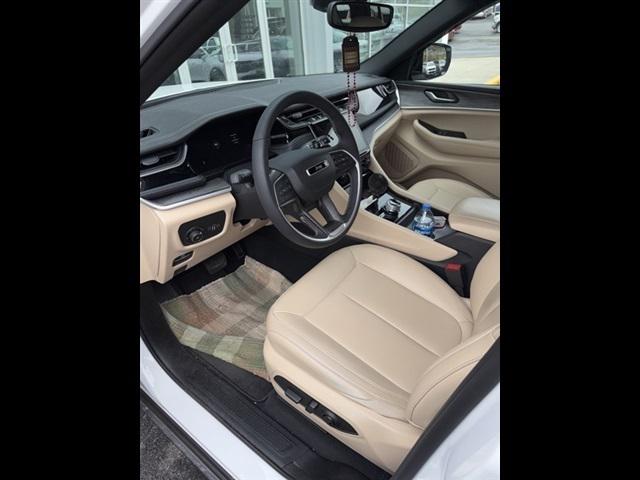 2024 Jeep Grand Cherokee L Limited 4x4 2024 Jeep Grand Cherokee L Limited 4x4