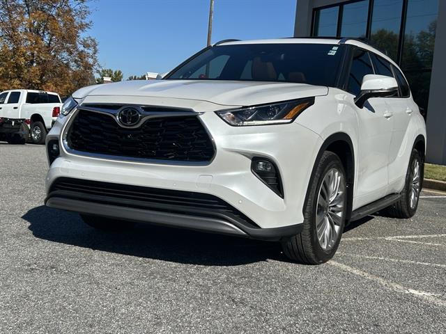 2023 Toyota Highlander Platinum