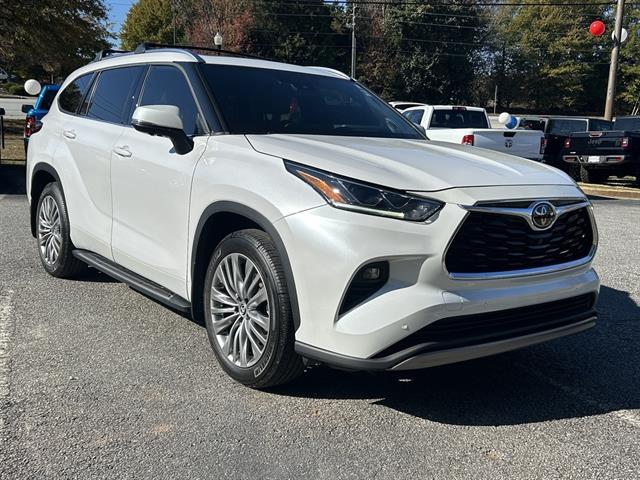 2023 Toyota Highlander Platinum