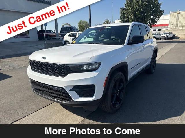 2023 Jeep Grand Cherokee Altitude 4x4 2023 Jeep Grand Cherokee Altitude 4x4