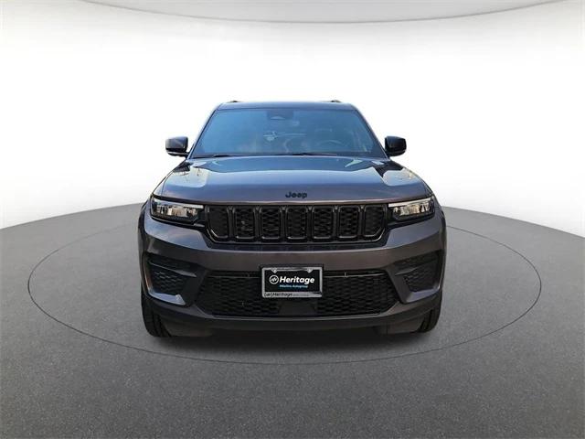 2022 Jeep Grand Cherokee Altitude 4x4 2022 Jeep Grand Cherokee Altitude 4x4
