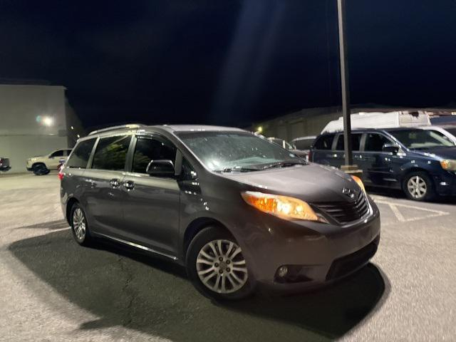 2017 Toyota Sienna XLE 8 Passenger