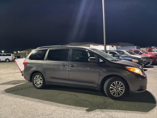 2017 Toyota Sienna XLE 8 Passenger