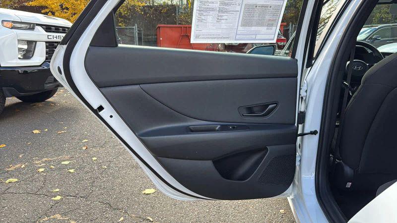 2025 Hyundai Elantra SEL Sport