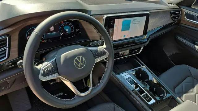 2026 Volkswagen Atlas SE with Technology