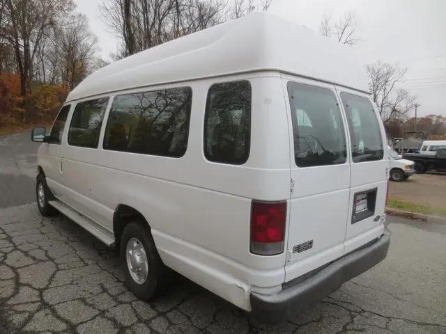 2004 Ford E-350 Super Duty Commercial