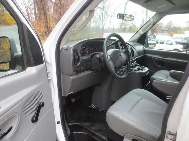 2004 Ford E-350 Super Duty Commercial