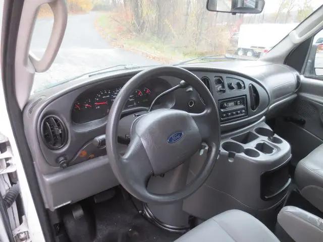 2004 Ford E-350 Super Duty Commercial