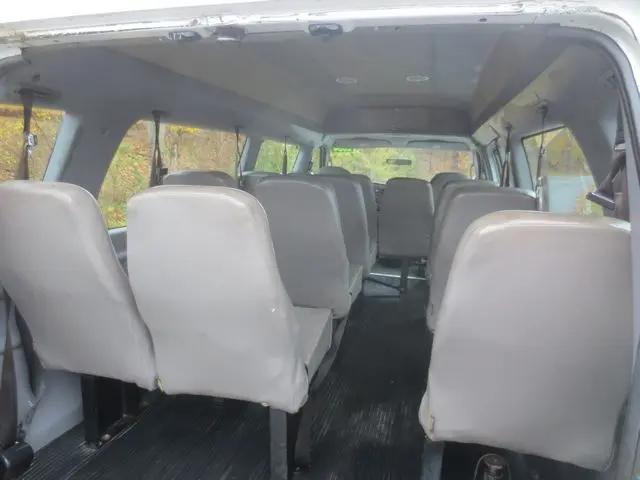 2004 Ford E-350 Super Duty Commercial