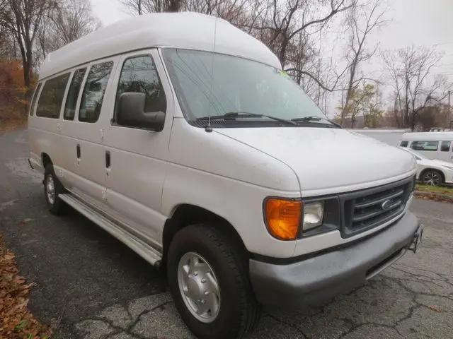 2004 Ford E-350 Super Duty Commercial