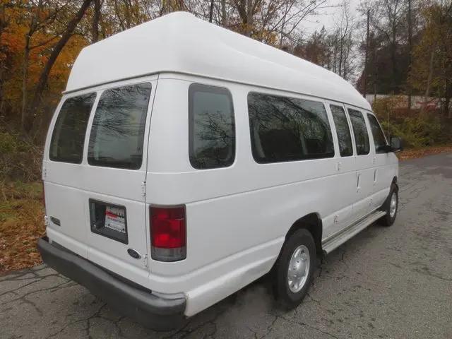 2004 Ford E-350 Super Duty Commercial