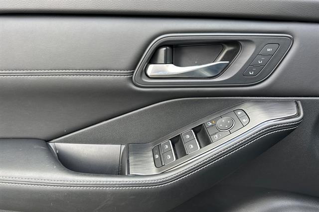 2025 Nissan Rogue SL FWD